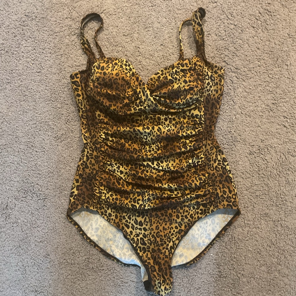 Miraclesuit Vintage Leopard Cheetah Animal Print 1-pc Swimsuit Bathing Suit, 16